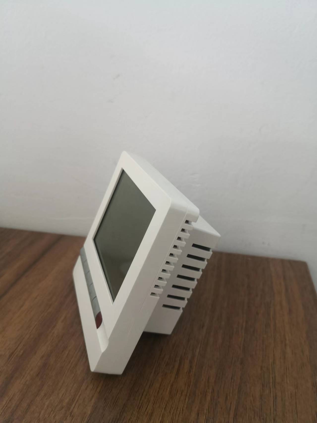 選擇溫控器時應(yīng)注意哪些參數(shù)？